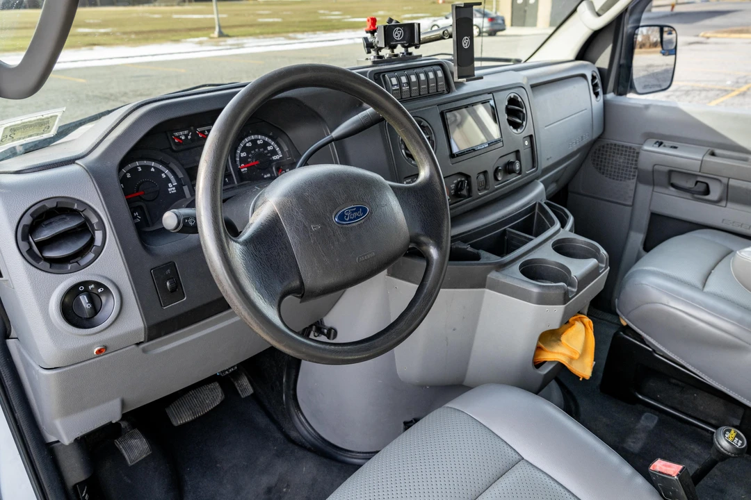 2014 Ford Econoline Van - Image 25 of 31
