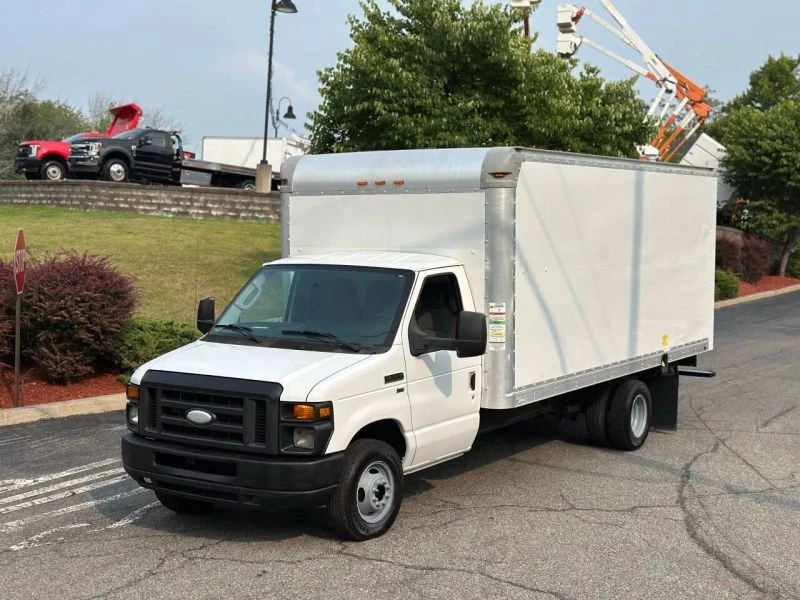 2014 Ford Econoline Van - Image 2 of 12