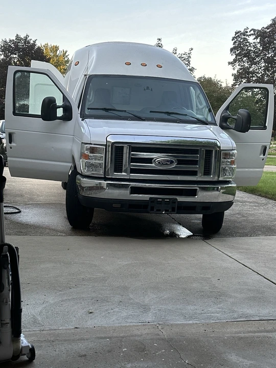 2014 Ford Econoline Van - Image 2 of 12