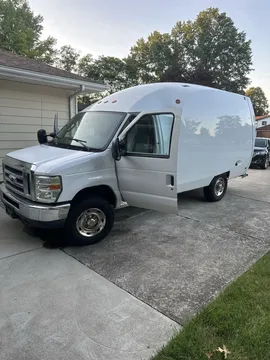 2014 Ford E-350 Super Duty Cutaway Van