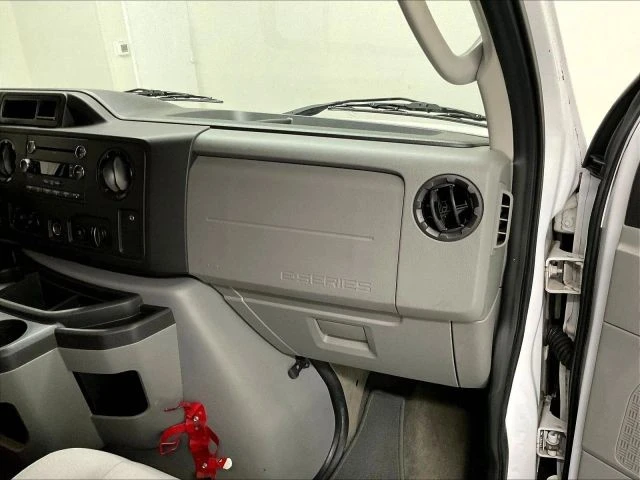 2014 Ford Econoline Van - Image 12 of 31