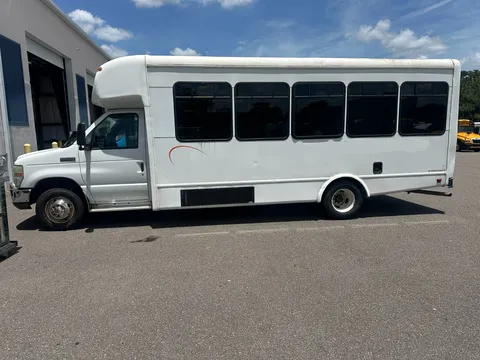 2014 Ford E-450 Super Duty Cutaway Van