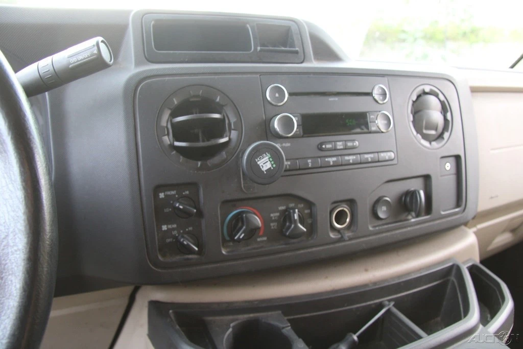 2014 Ford Econoline Van - Image 16 of 21