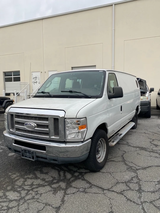 2014 Ford Econoline Van - Image 2 of 9