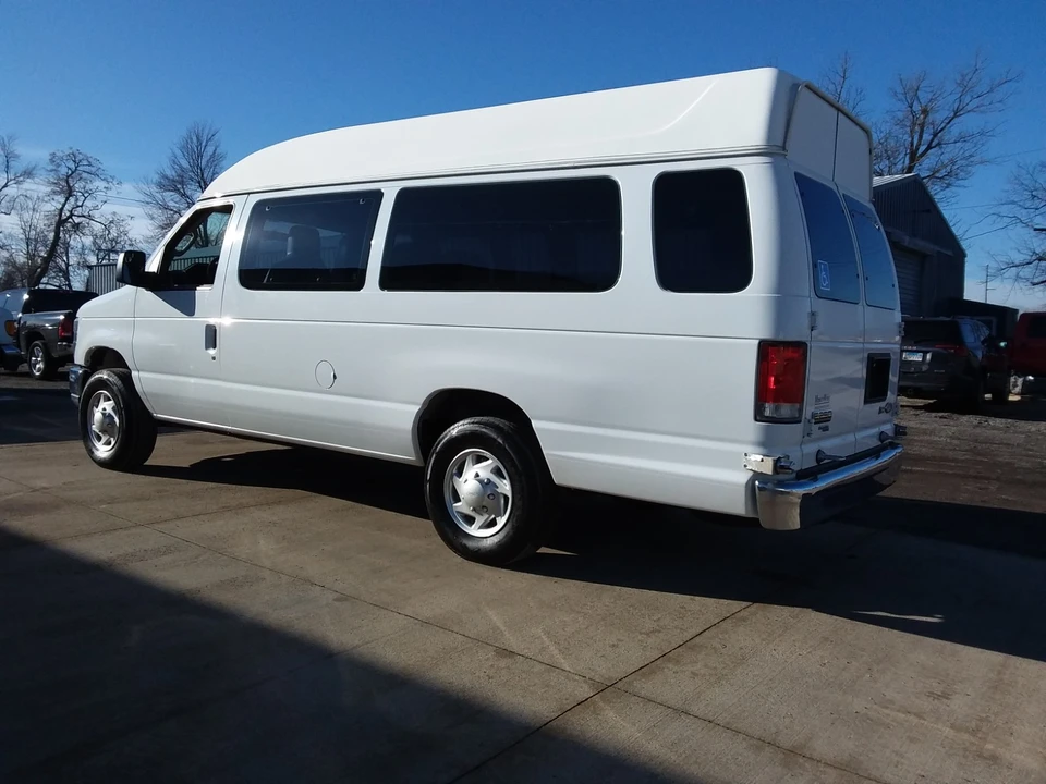 2014 Ford Econoline Van - Image 16 of 21