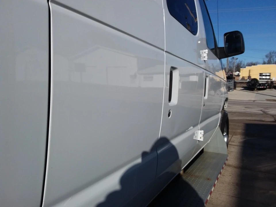 2014 Ford Econoline Van - Image 11 of 21