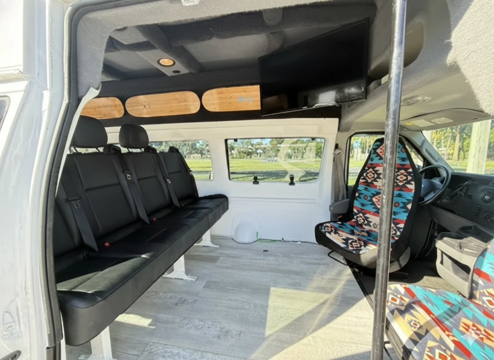 2014 Ford Econoline Van - Image 2 of 20