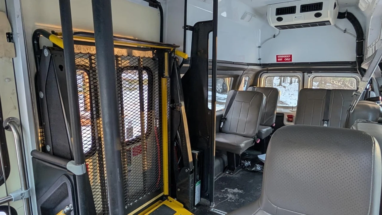 2014 Ford Econoline Van - Image 7 of 10