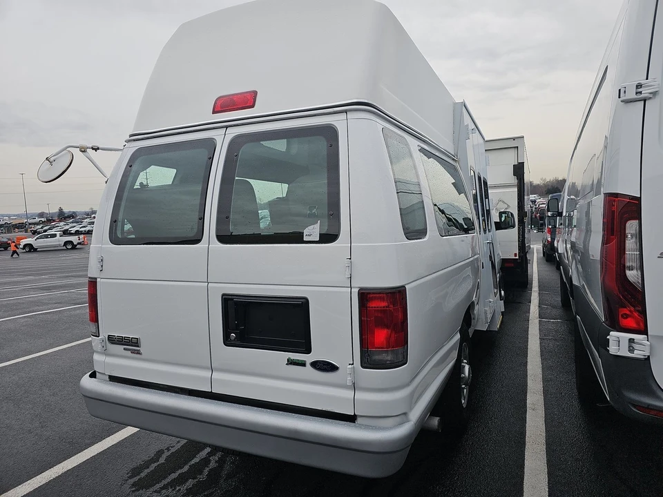 2014 Ford Econoline Van - Image 2 of 10