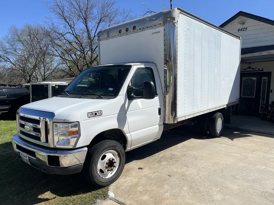 2014 Ford Econoline Van - Image 2 of 15