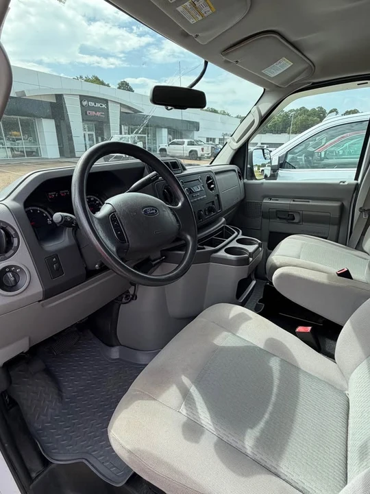 2014 Ford Econoline Van - Image 5 of 8