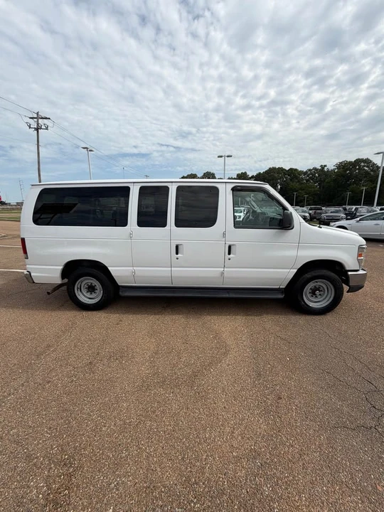 2014 Ford Econoline Van - Image 2 of 8