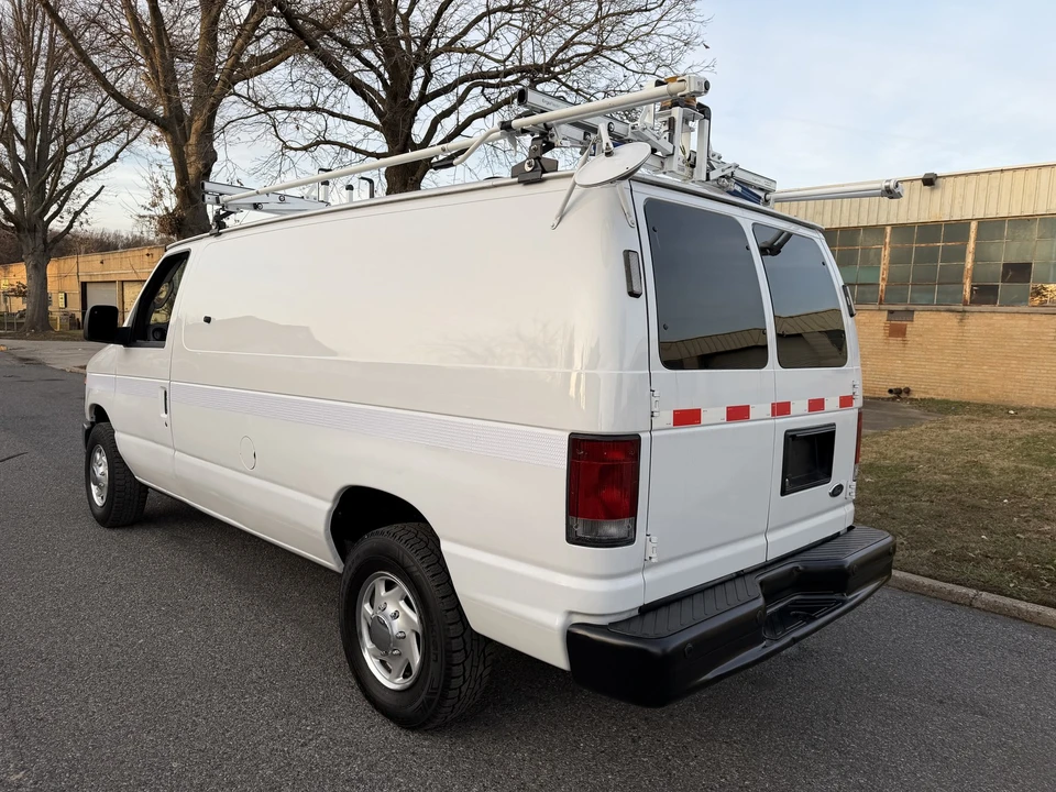 2014 Ford Econoline Van - Image 18 of 31