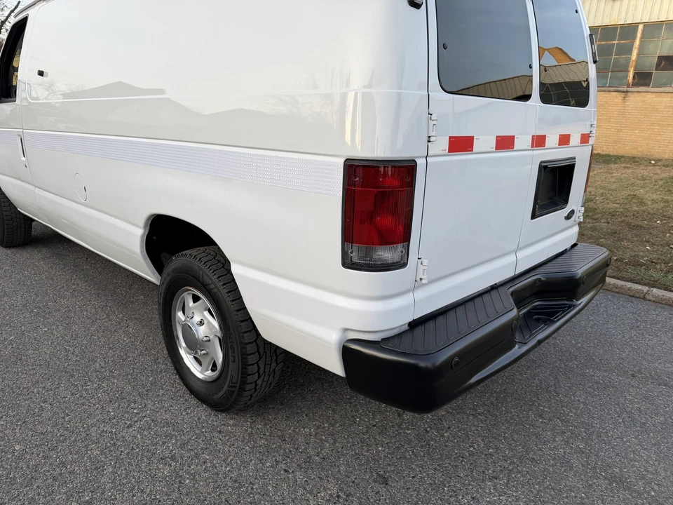 2014 Ford Econoline Van - Image 19 of 31