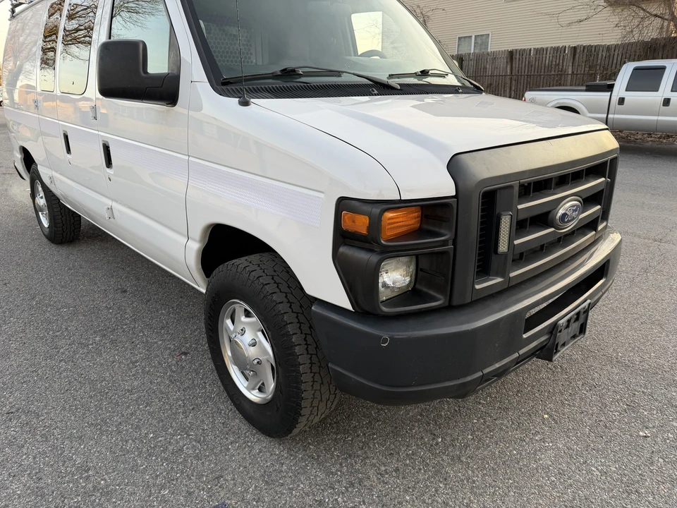 2014 Ford Econoline Van - Image 7 of 31