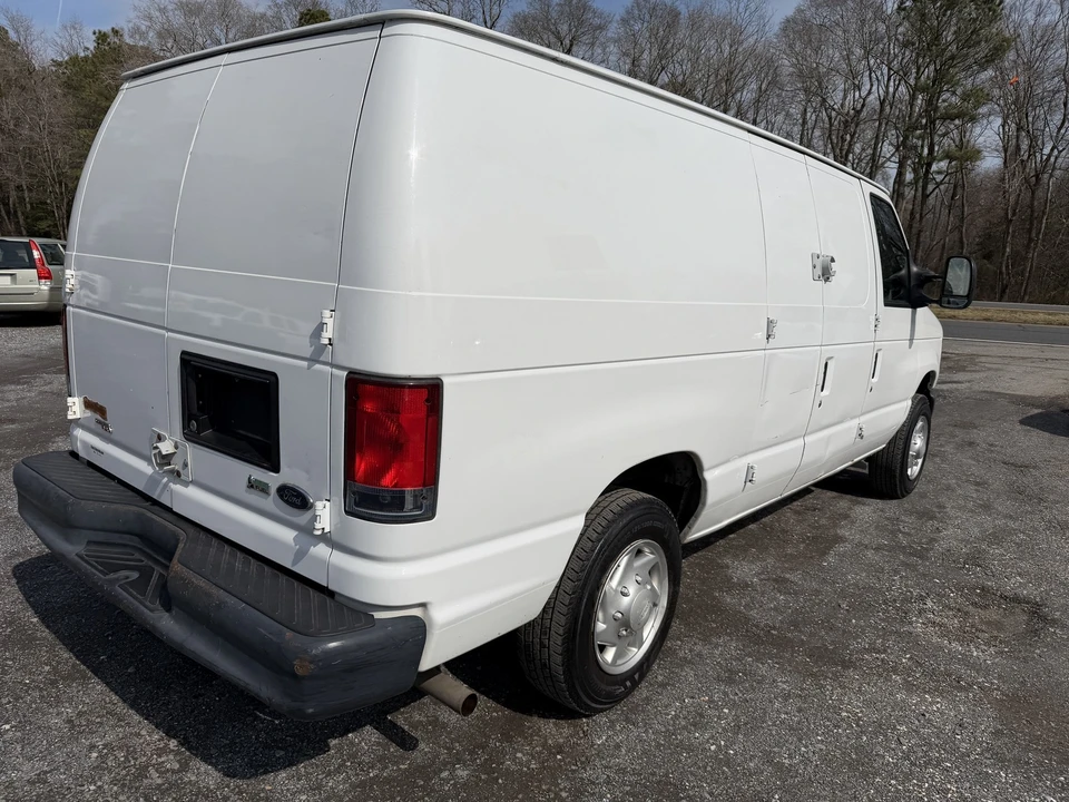 2014 Ford Econoline Van - Image 18 of 21