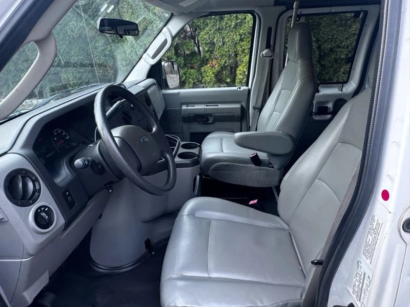 2014 Ford Econoline Van - Image 9 of 12