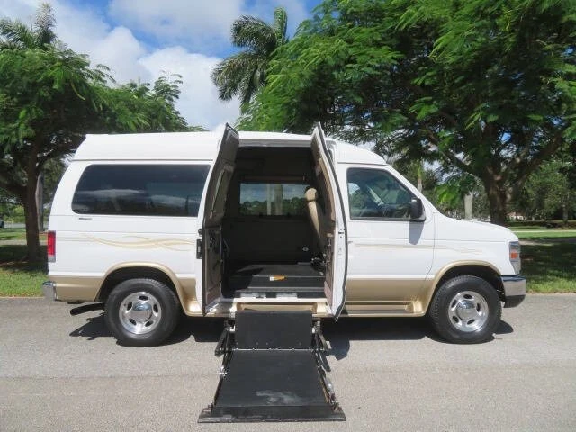 2014 Ford Econoline Van - Image 2 of 12
