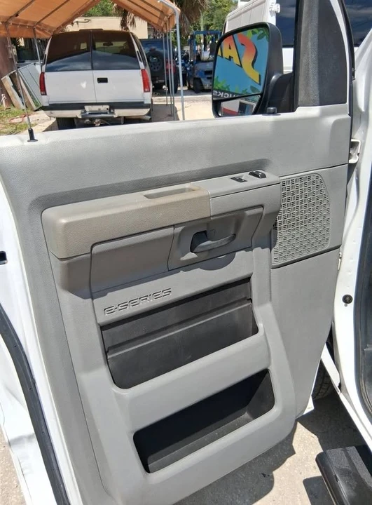 2014 Ford Econoline Van - Image 8 of 10