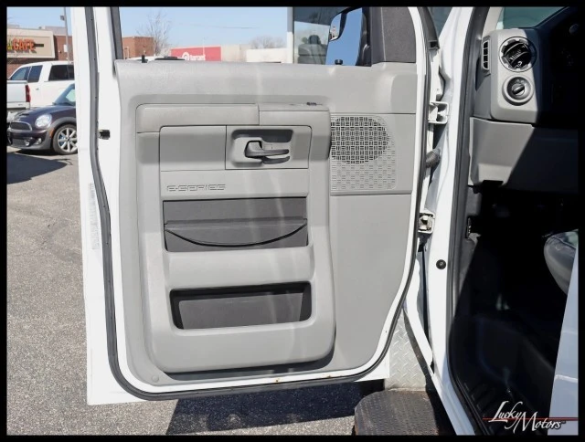 2014 Ford Econoline Van - Image 23 of 31