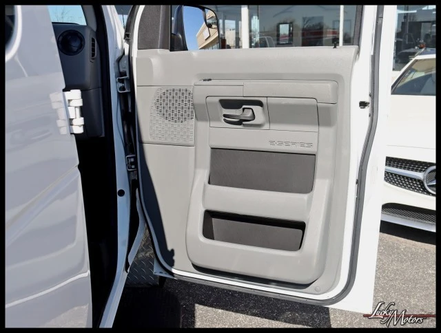 2014 Ford Econoline Van - Image 24 of 31