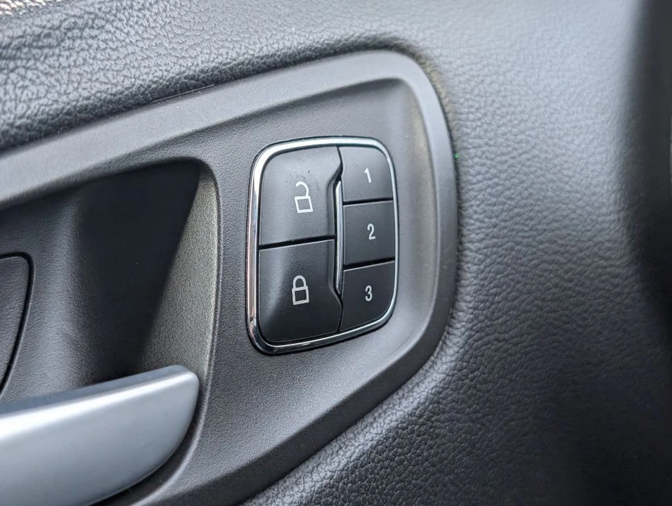 2014 Ford Escape - Image 12 of 25