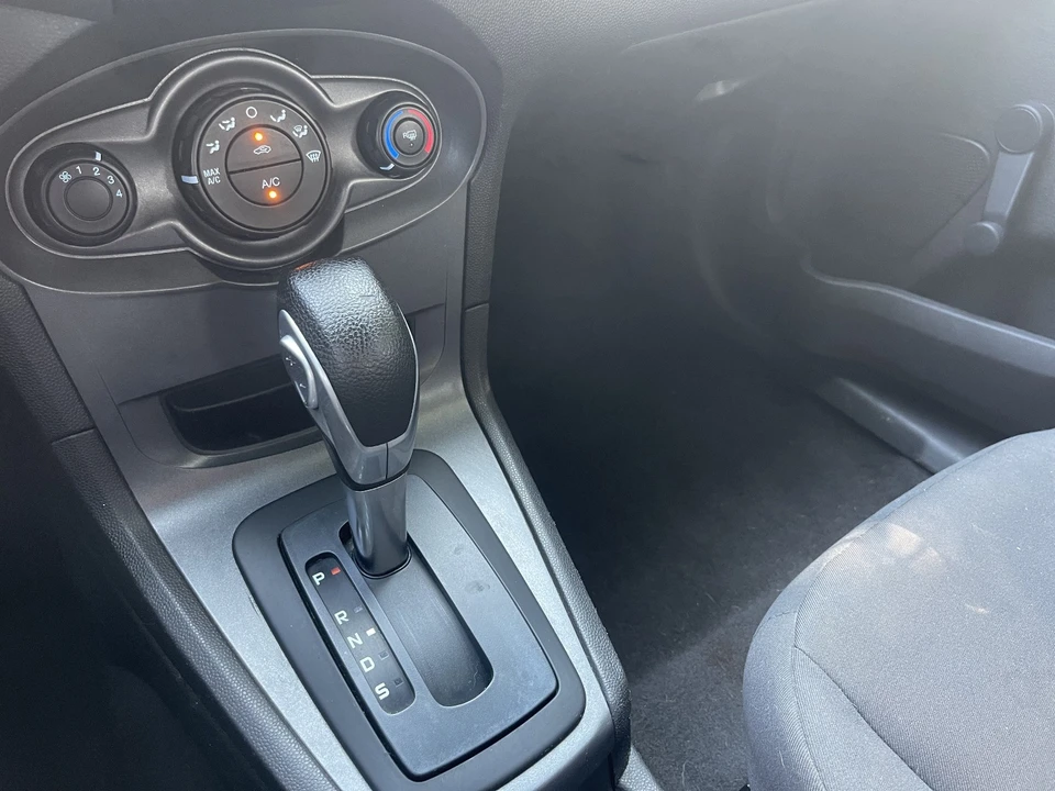 2014 Ford Fiesta - Image 10 of 11