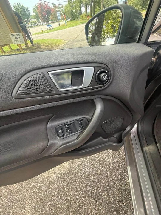 2014 Ford Fiesta - Image 13 of 17