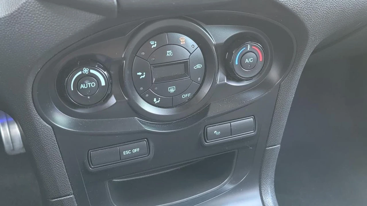 2014 Ford Fiesta - Image 22 of 31