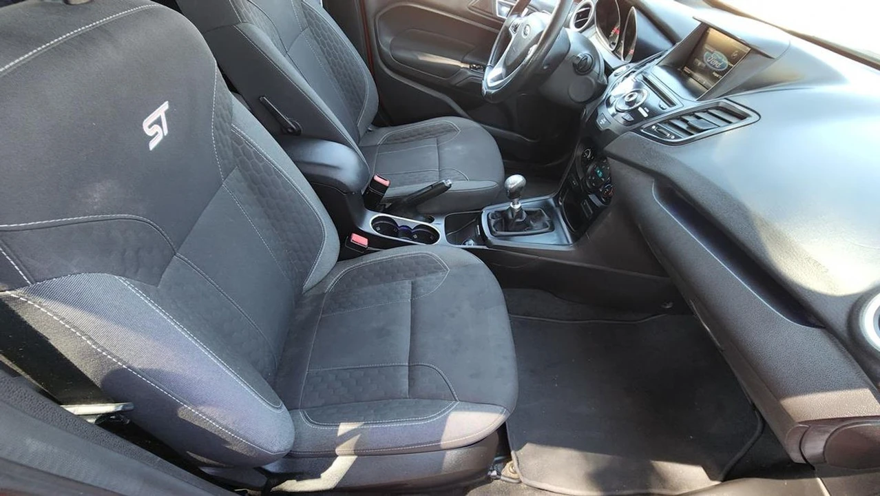 2014 Ford Fiesta - Image 15 of 31