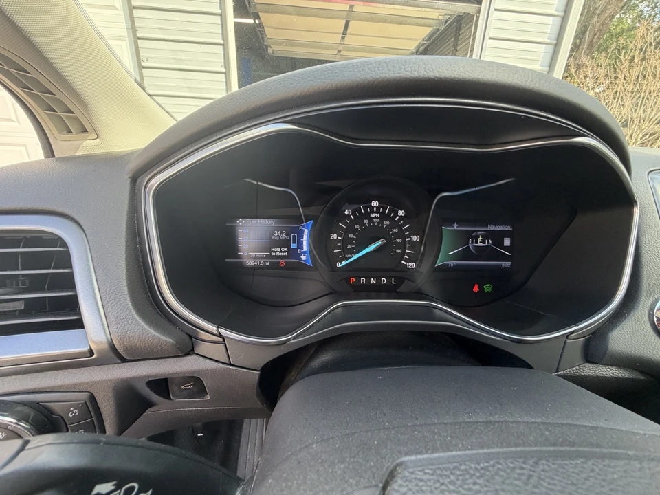 2014 Ford Fusion 2nd Gen - Image 12 of 16