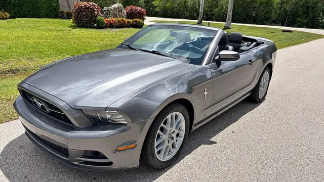 2014 Ford Mustang Convertible V6
