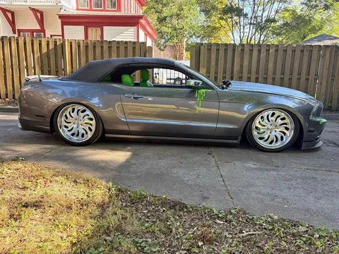 2014 Ford Mustang Convertible 2D
