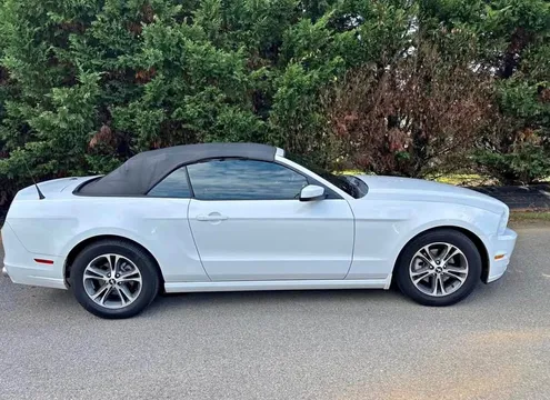2014 Ford Mustang Convertible 2D