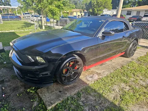 2014 Ford Mustang Convertible 2D