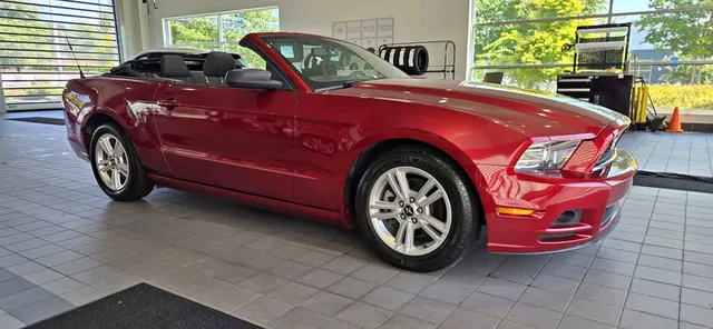 2014 Ford Mustang Convertible 2D
