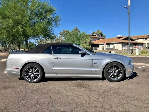 2014 Ford Mustang Convertible 2D