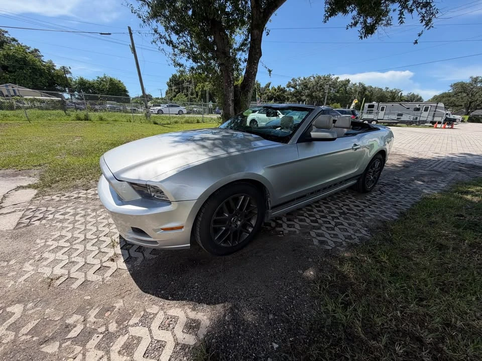 2014 Ford S197 Mustang - Image 2 of 5