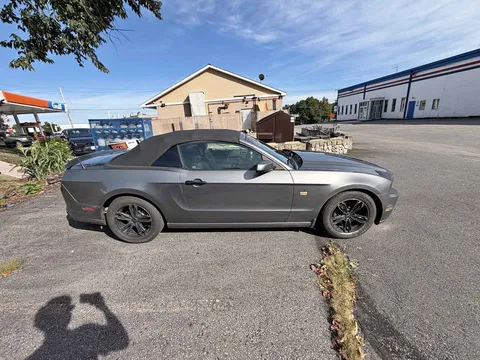 2014 Ford Mustang Convertible 2D