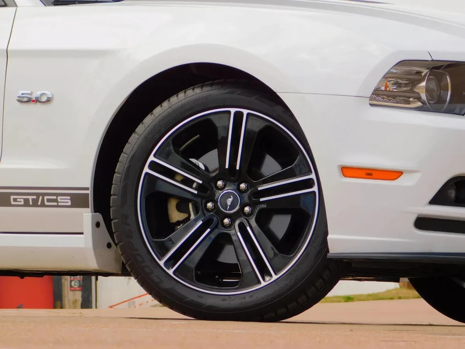 2014 Ford S197 Mustang GT - Image 8 of 31