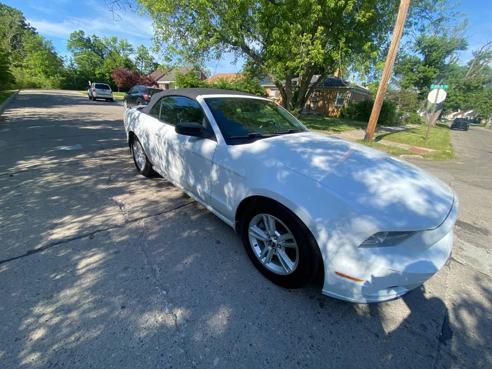 2014 Ford S197 Mustang - Image 2 of 7