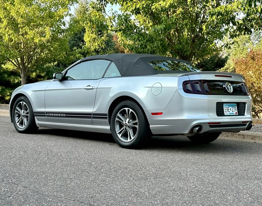 2014 Ford S197 Mustang - Image 2 of 8