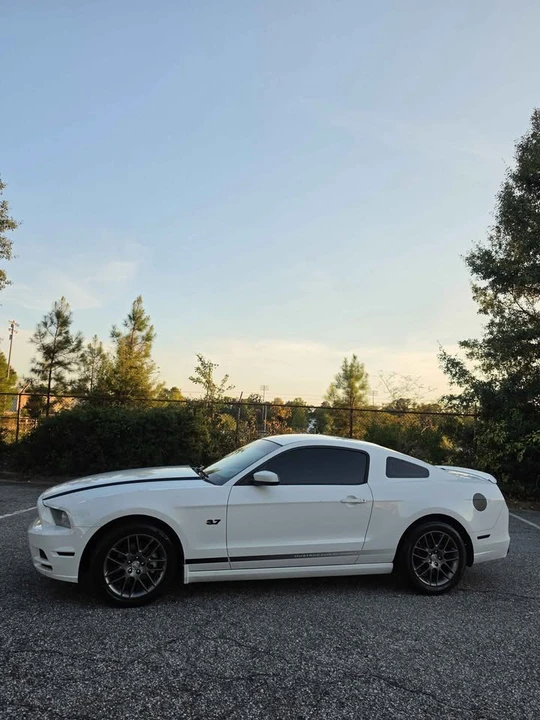 2014 Ford S197 Mustang - Image 2 of 12