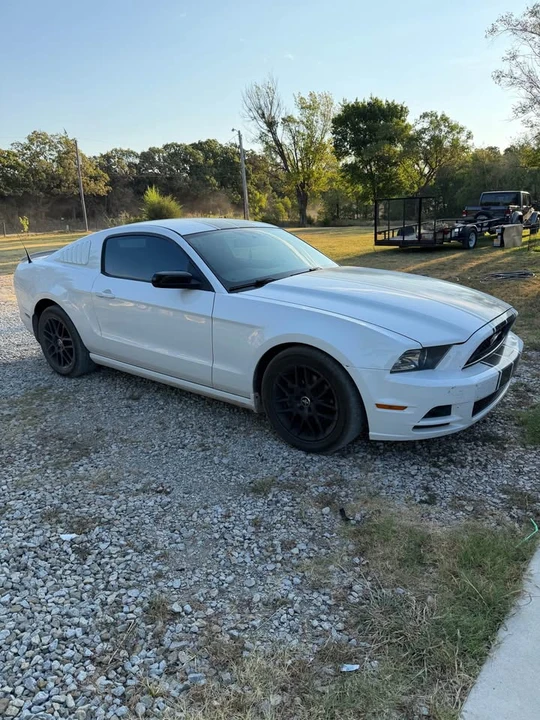2014 Ford S197 Mustang - Image 2 of 9