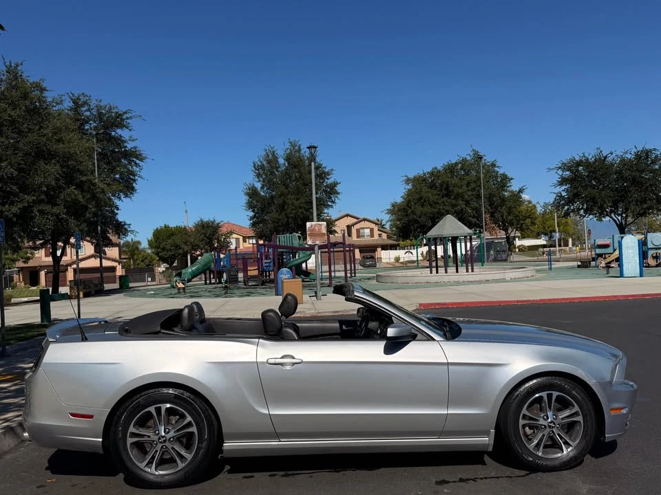 2014 Ford S197 Mustang - Image 2 of 14