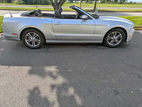2014 Ford Mustang V6 Leather