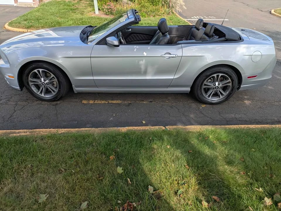 2014 Ford S197 Mustang - Image 2 of 17