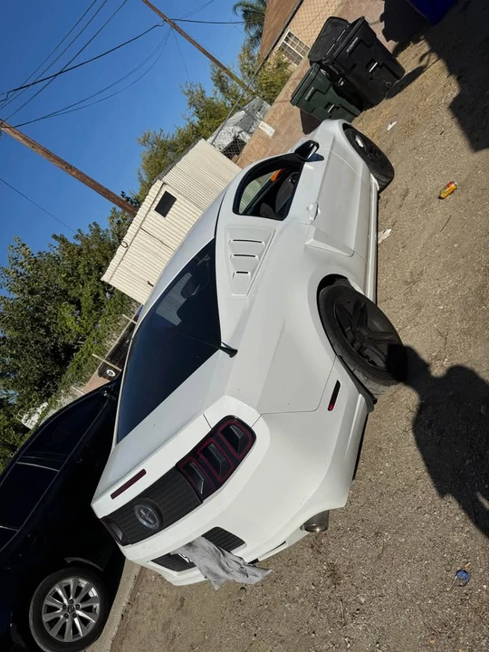 2014 Ford S197 Mustang - Image 2 of 8