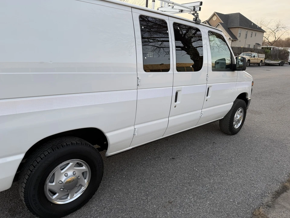 2014 Ford Econoline Van - Image 15 of 21