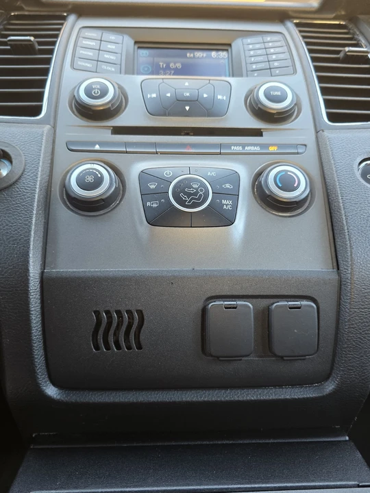 2014 Ford Taurus - Image 24 of 31